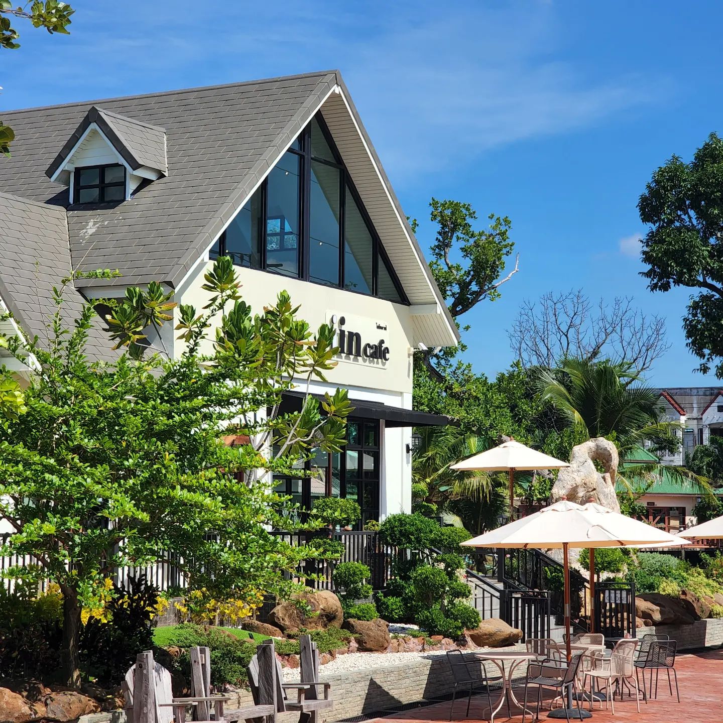 iin cafe atmosphere